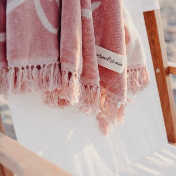 Business & Pleasure beach towel brand new! - Picture 2 of 6